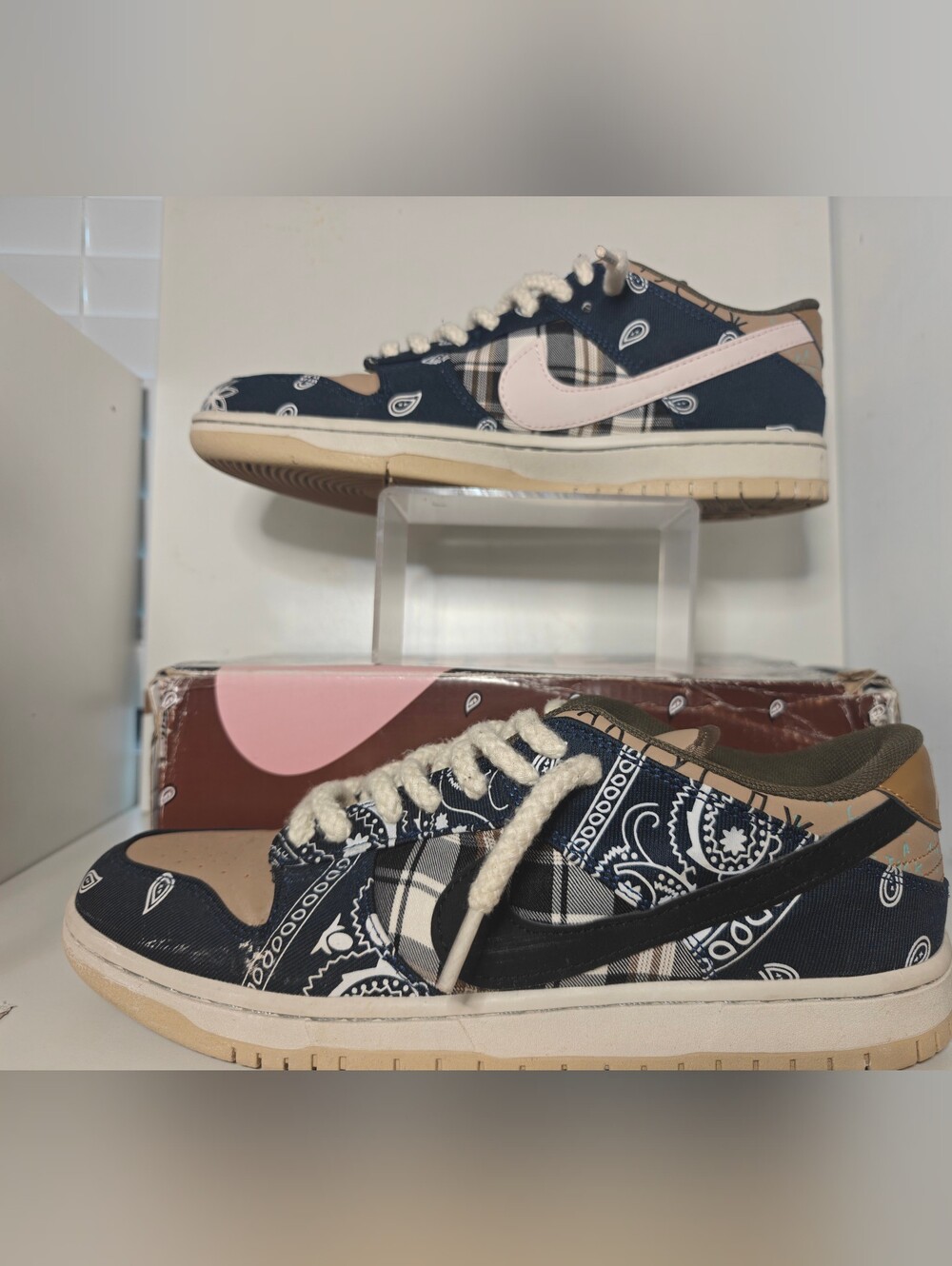 Nike SB Dunk Low Travis Scott Cactus Jack Sneakers – Men’s Size 11 With Box